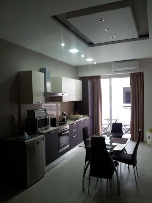 Sunny 2 Bedroom, 2 Bathrooms, Seaside Apt. Sliema Exterior foto