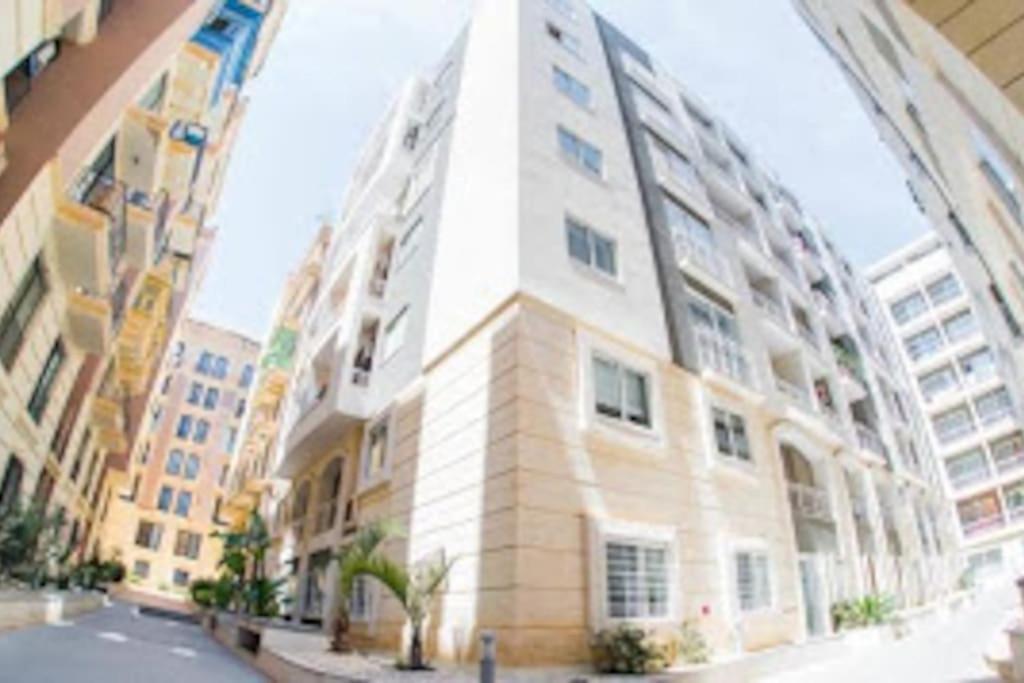Sunny 2 Bedroom, 2 Bathrooms, Seaside Apt. Sliema Exterior foto
