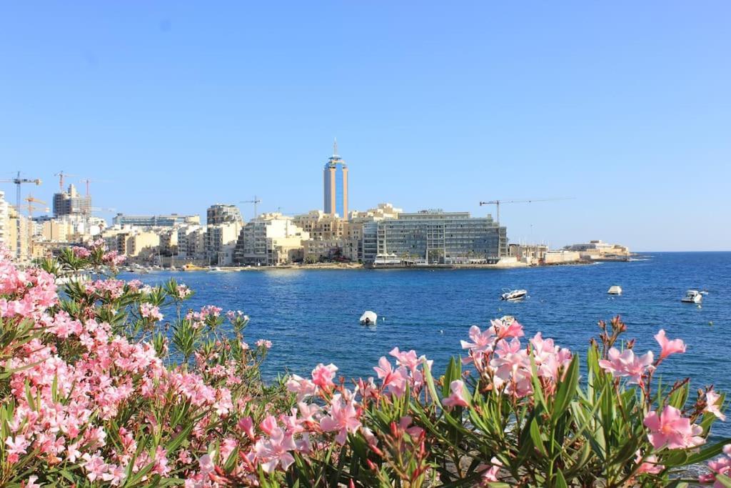 Sunny 2 Bedroom, 2 Bathrooms, Seaside Apt. Sliema Exterior foto